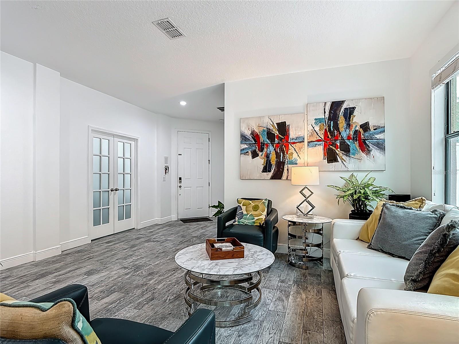911 LA TERRAZA LN