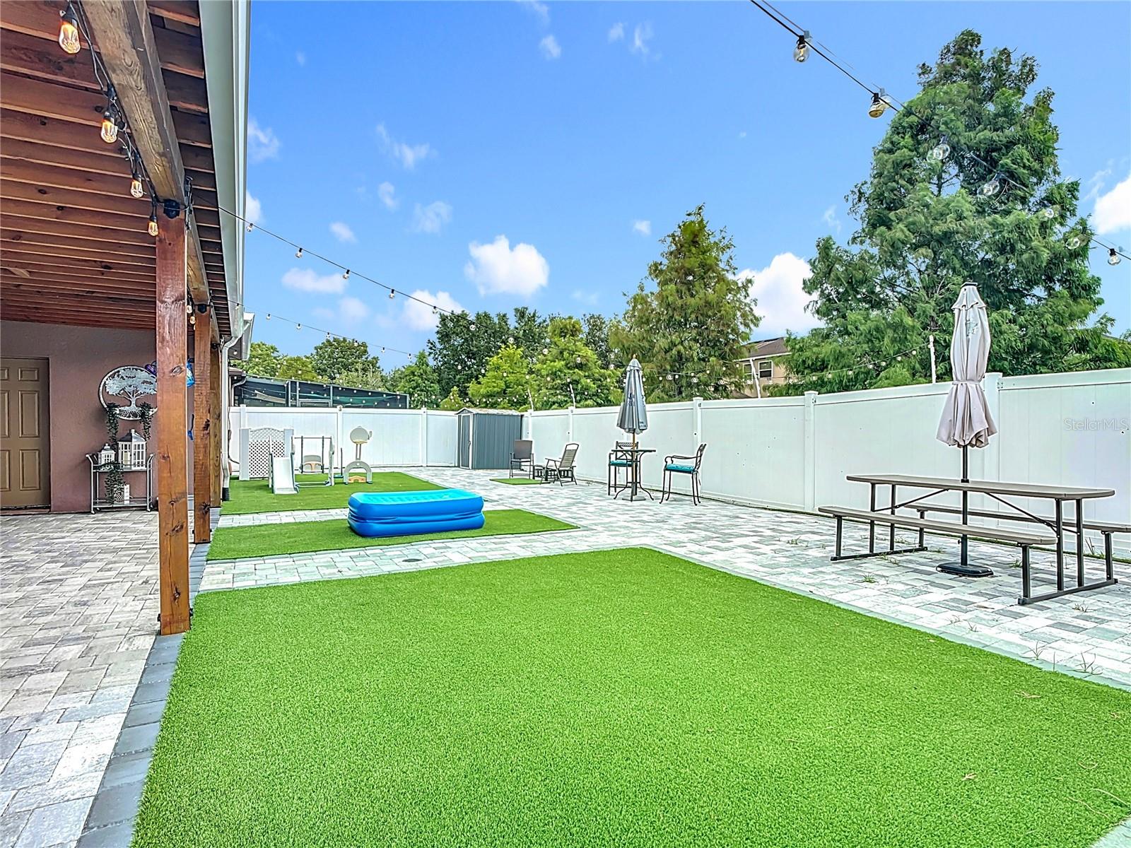 911 LA TERRAZA LN