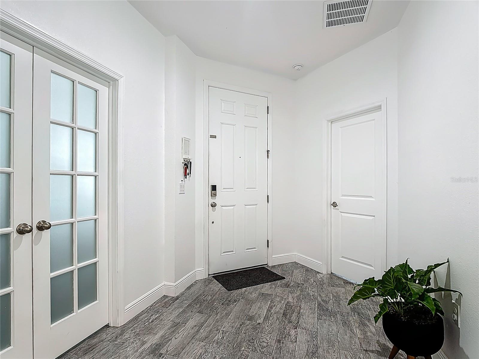 911 LA TERRAZA LN