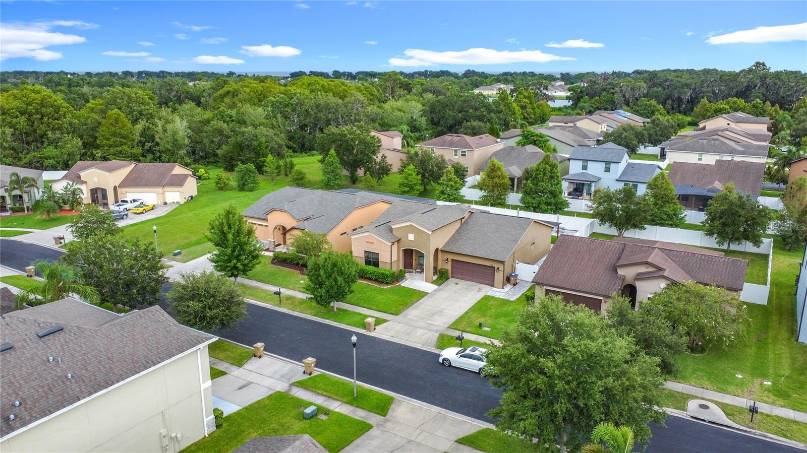 911 LA TERRAZA LN