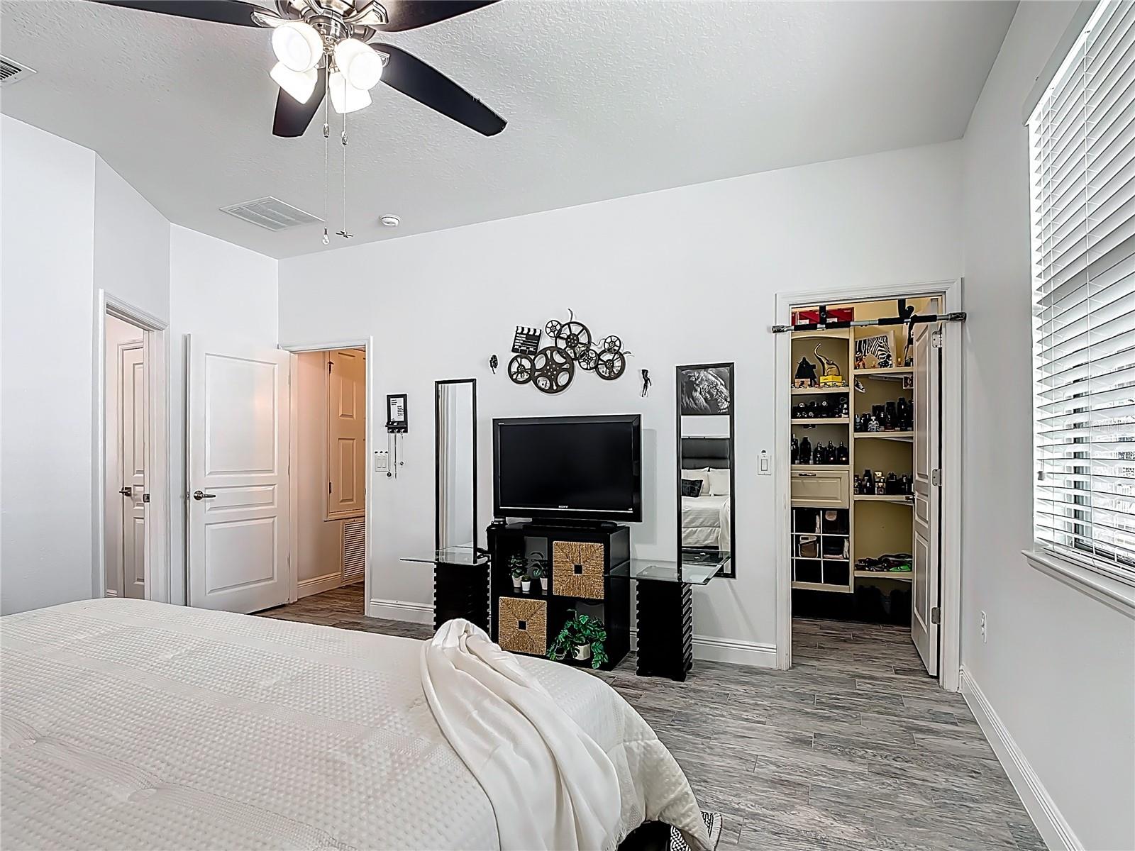 911 LA TERRAZA LN