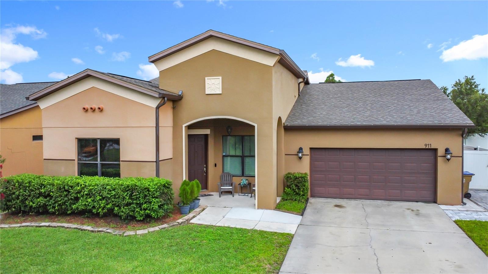 911 LA TERRAZA LN