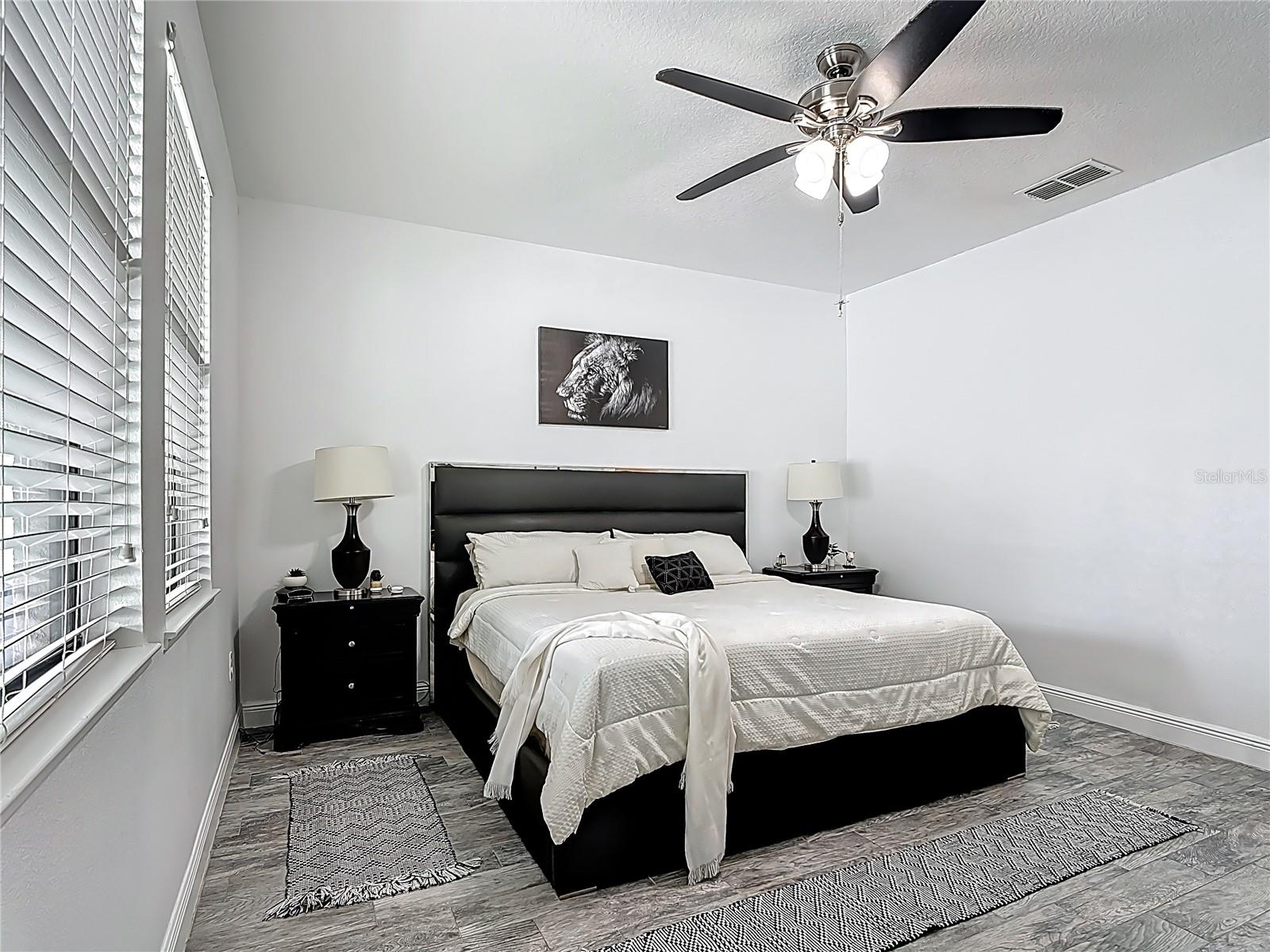 911 LA TERRAZA LN