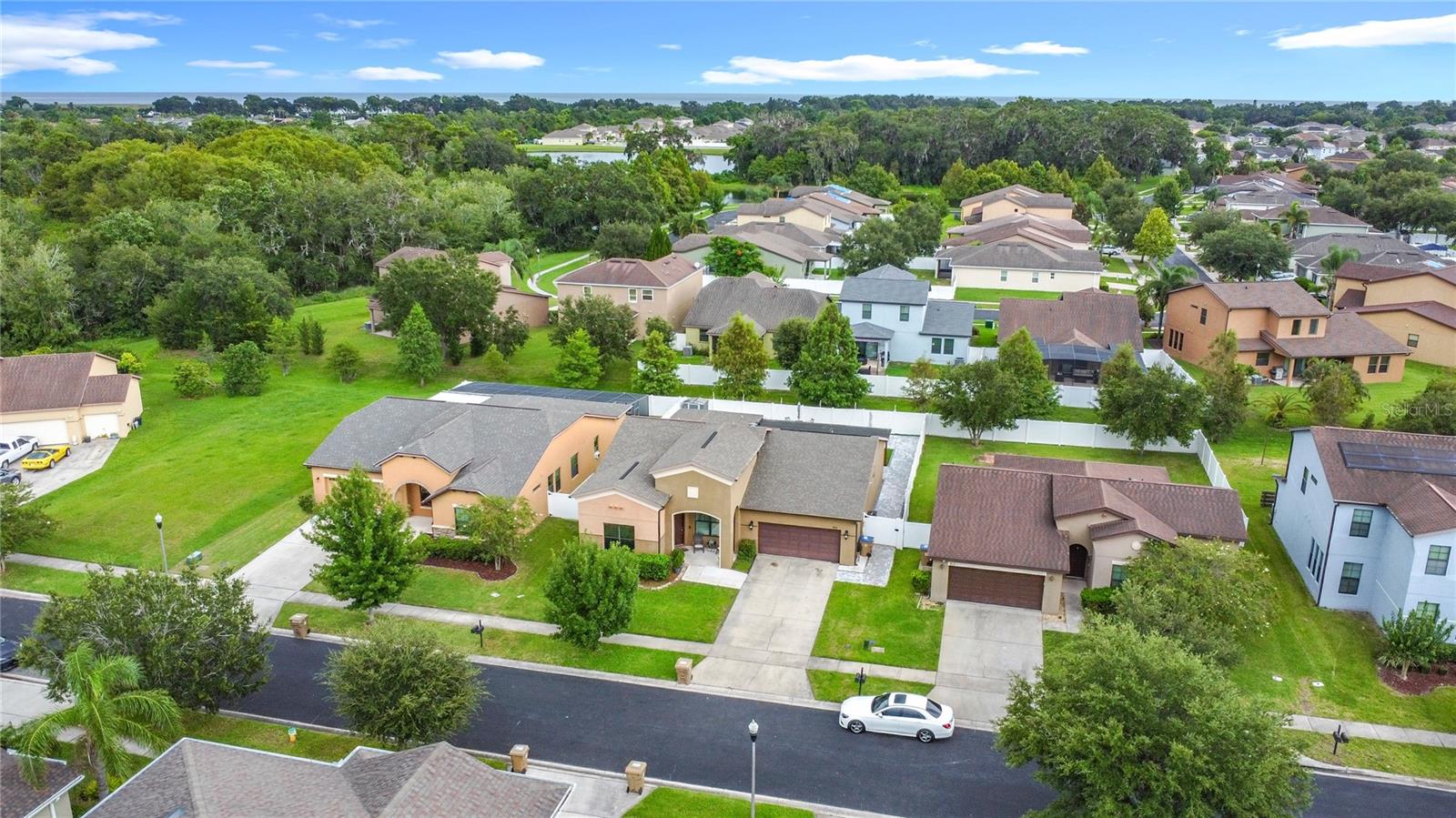 911 LA TERRAZA LN