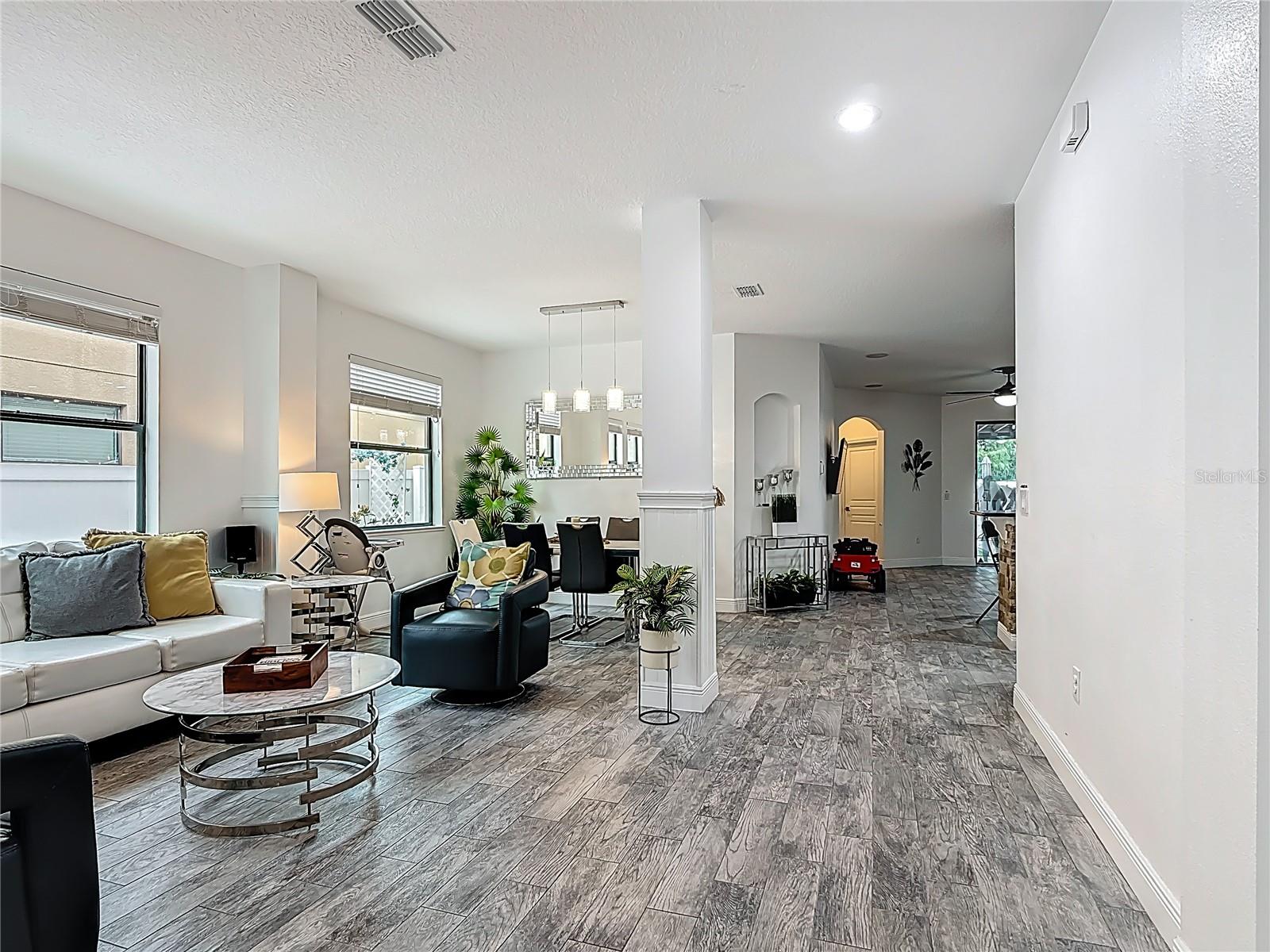 911 LA TERRAZA LN