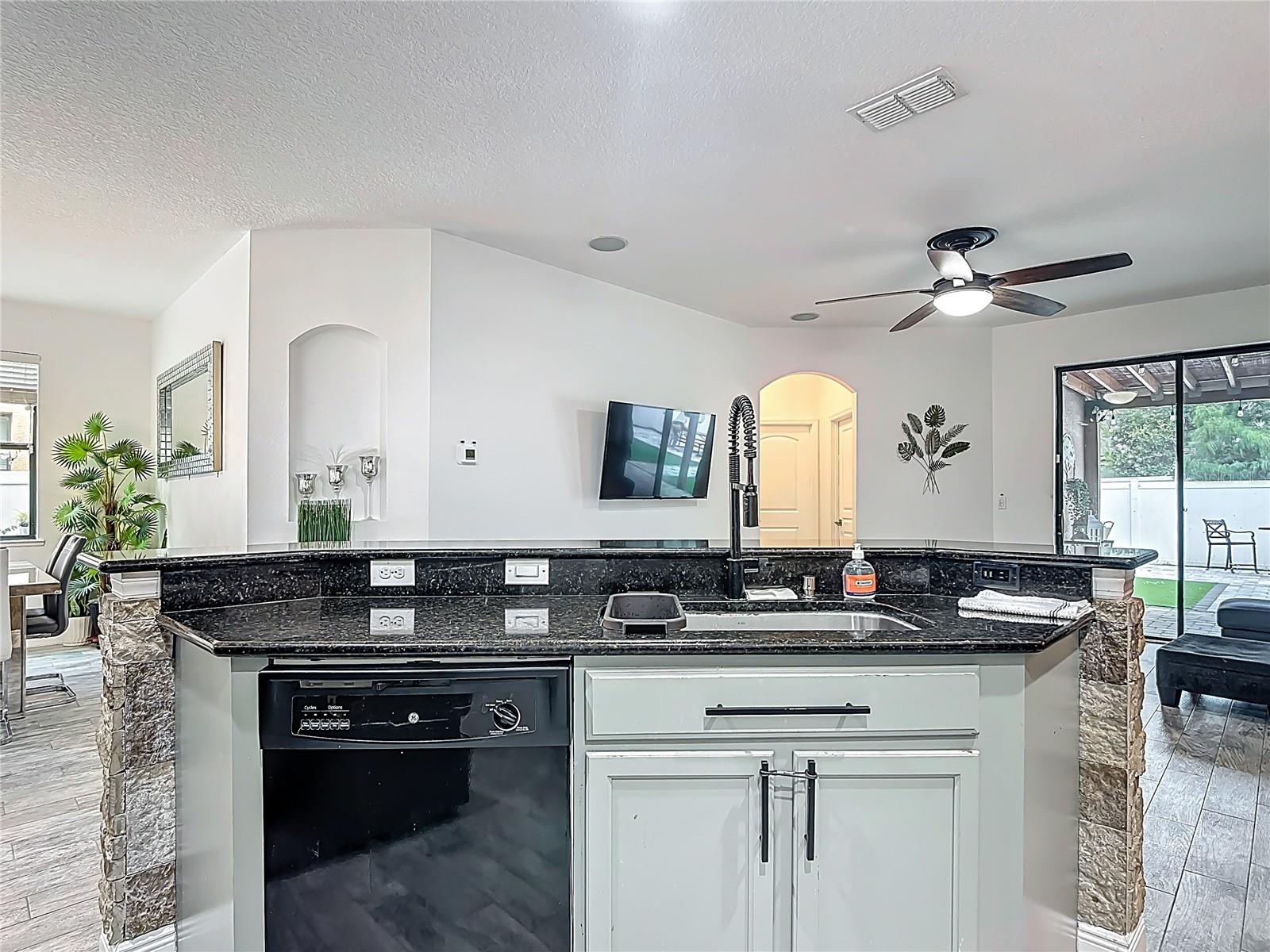 911 LA TERRAZA LN