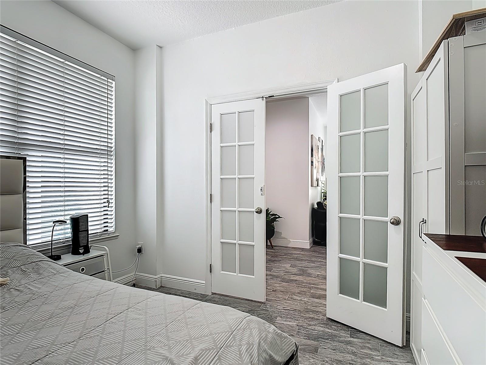 911 LA TERRAZA LN