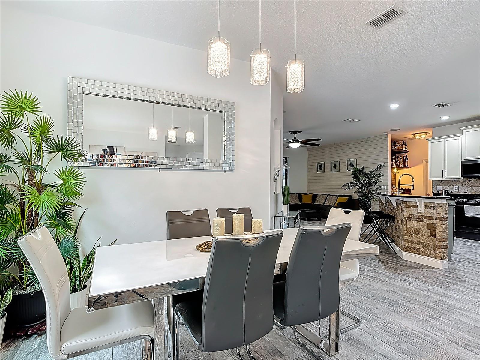 911 LA TERRAZA LN