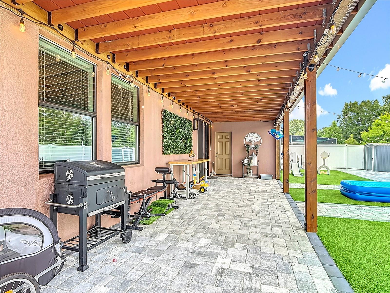 911 LA TERRAZA LN