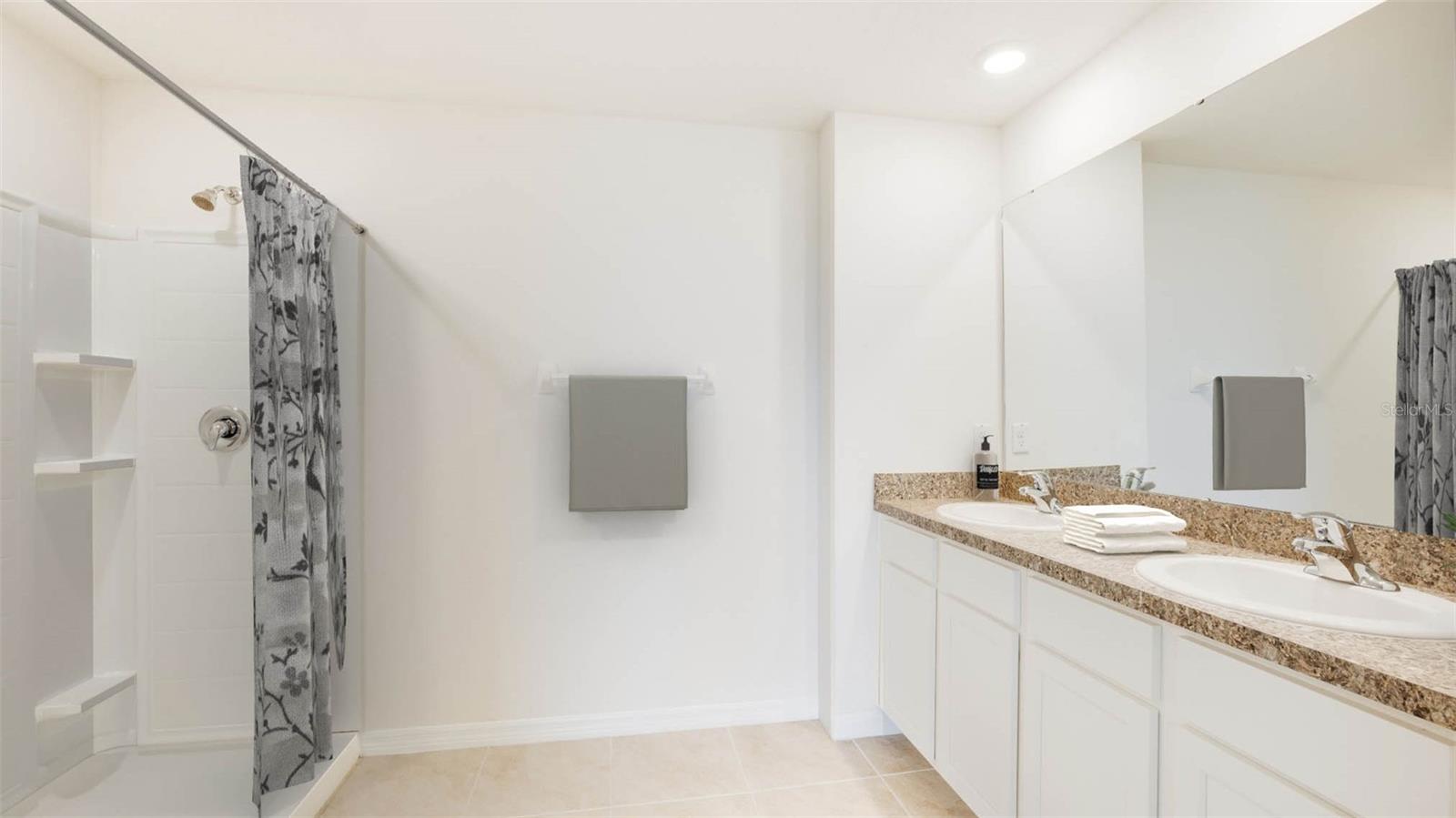 3122 SILKEN PEACOCK CT