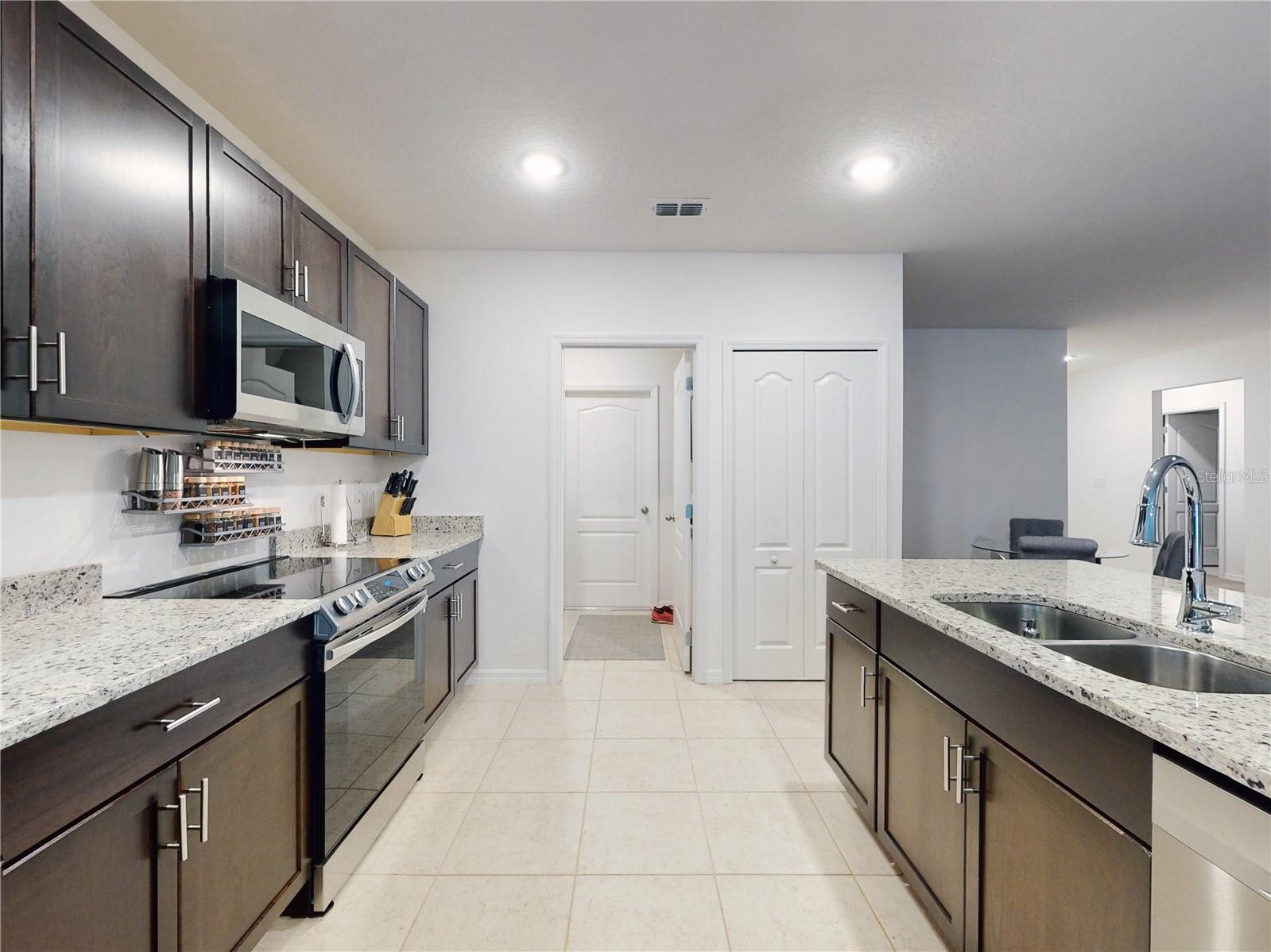 2596 FLAMINGO RD