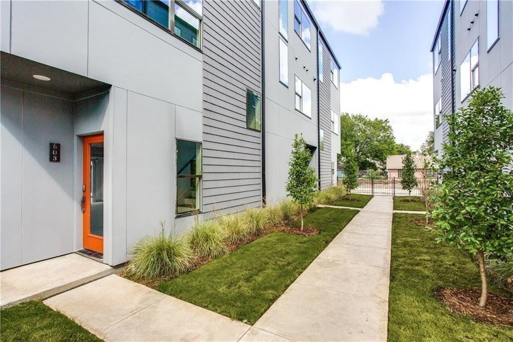 427 W 10th Street 302