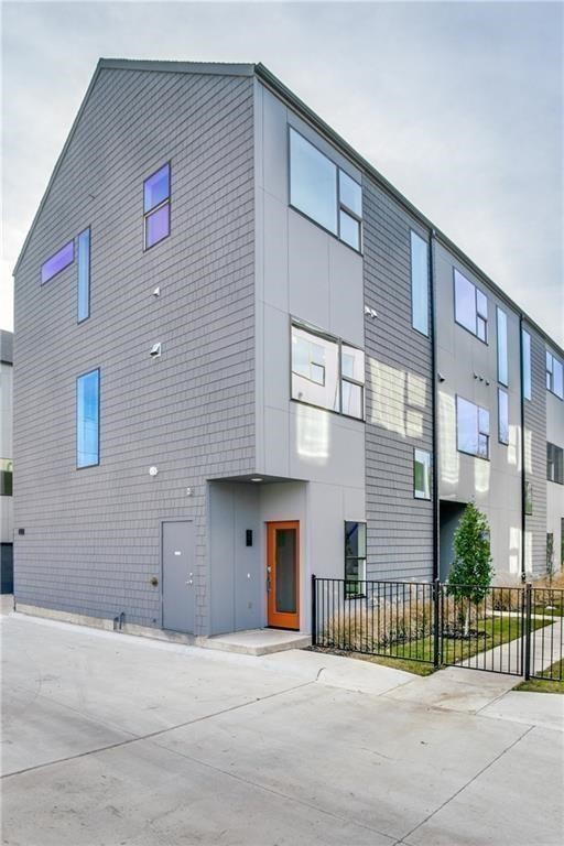 427 W 10th Street 302