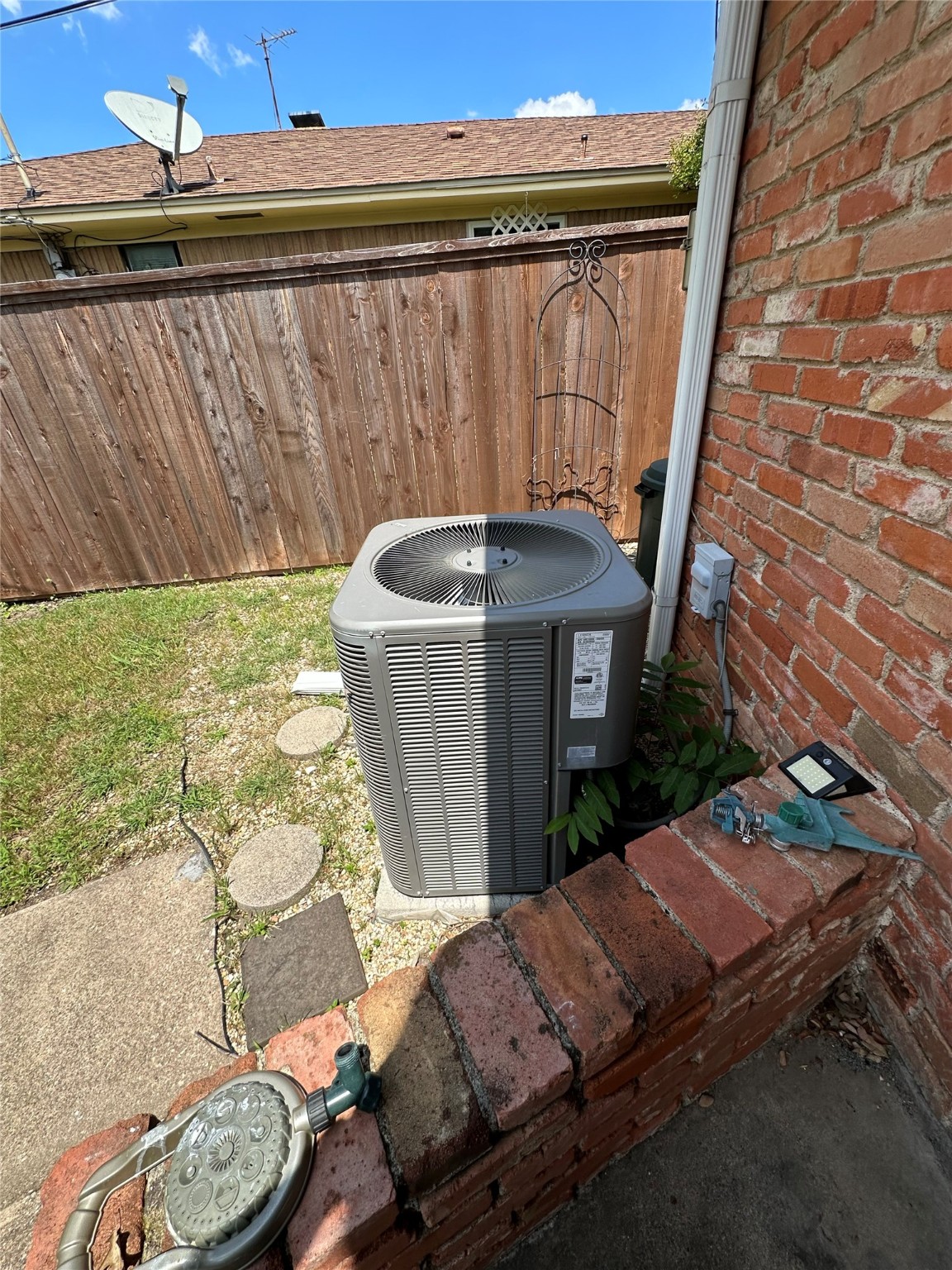 8325 Londonderry Lane