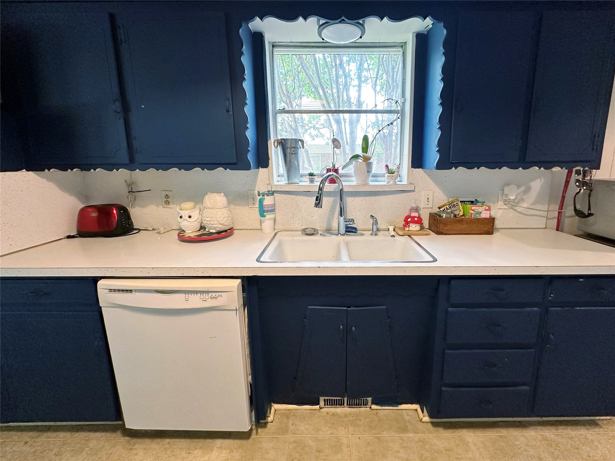 8325 Londonderry Lane