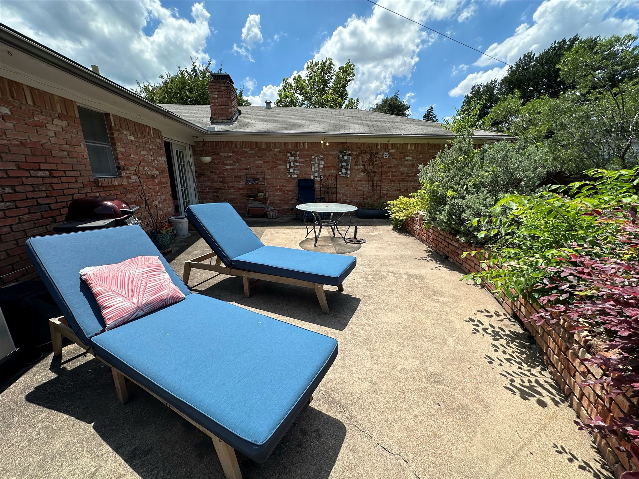 8325 Londonderry Lane