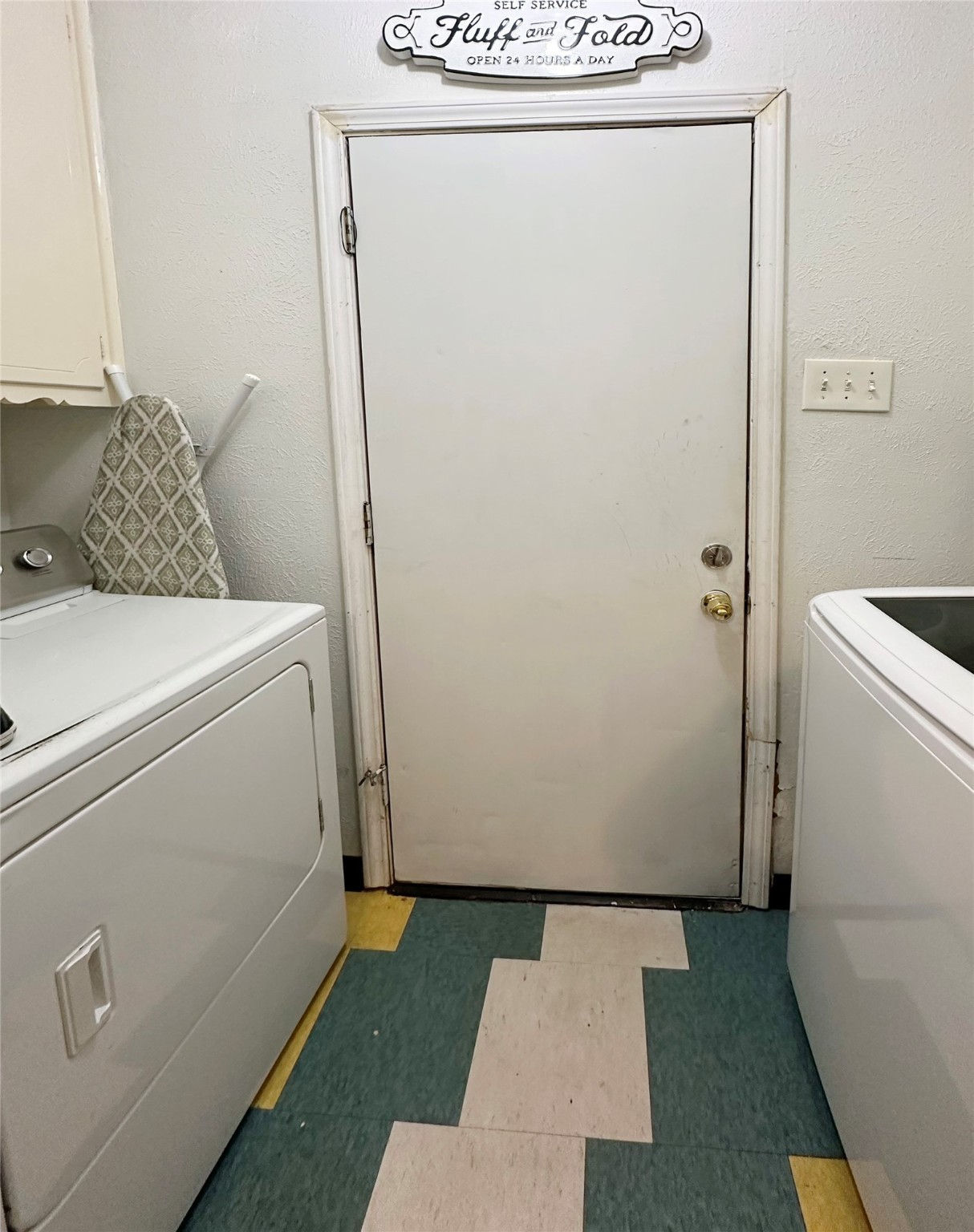 8325 Londonderry Lane