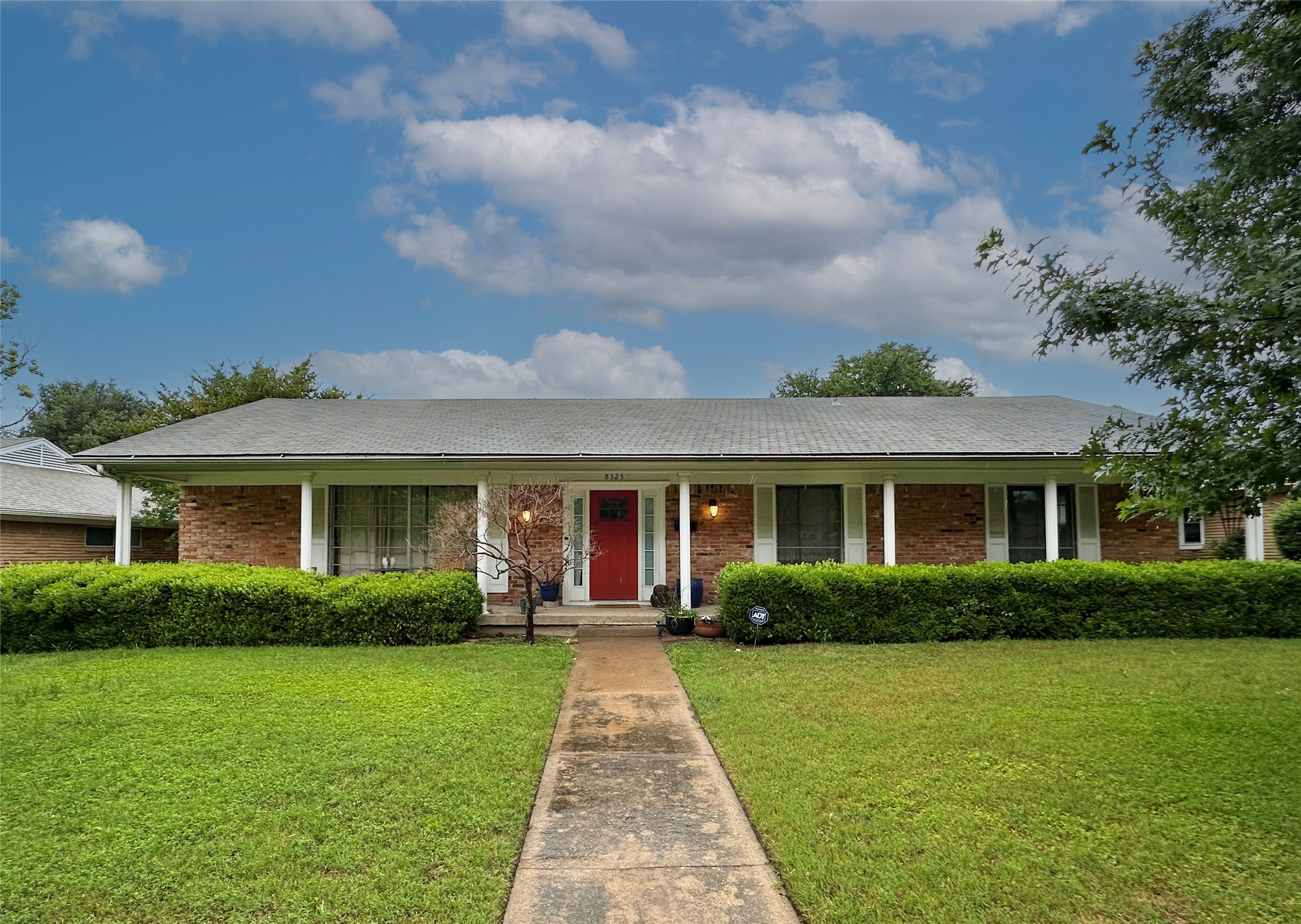 8325 Londonderry Lane