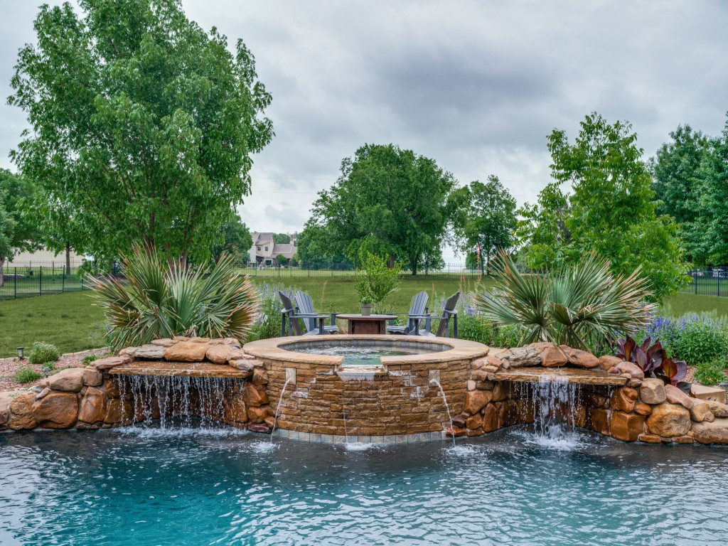 3206 Twin Lakes Drive