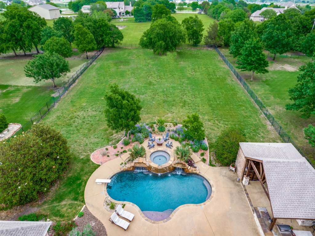 3206 Twin Lakes Drive
