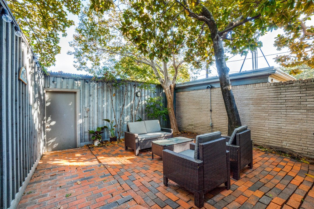 7430 W Northwest Highway 9