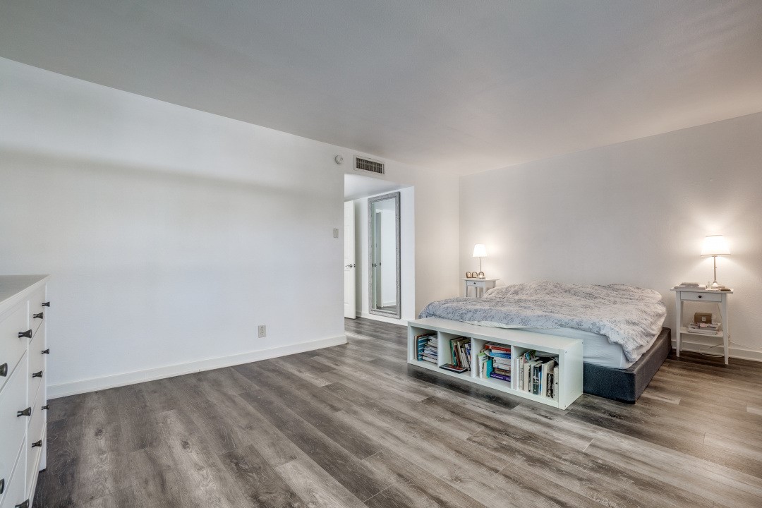 7430 W Northwest Highway 9