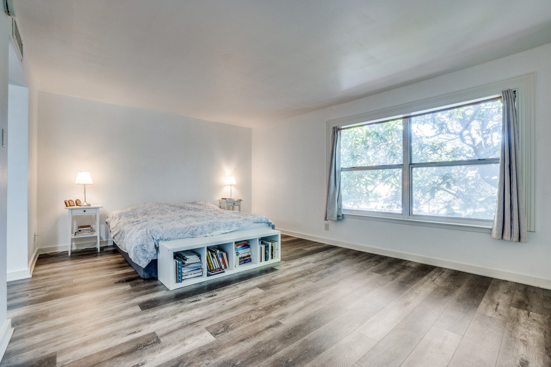 7430 W Northwest Highway 9