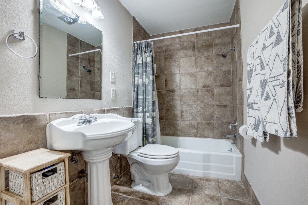 7430 W Northwest Highway 9