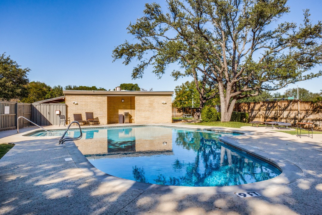 7430 W Northwest Highway 9