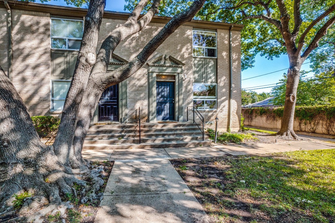 7430 W Northwest Highway 9