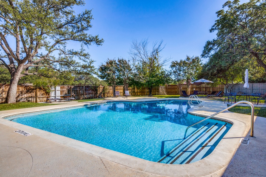 7430 W Northwest Highway 9