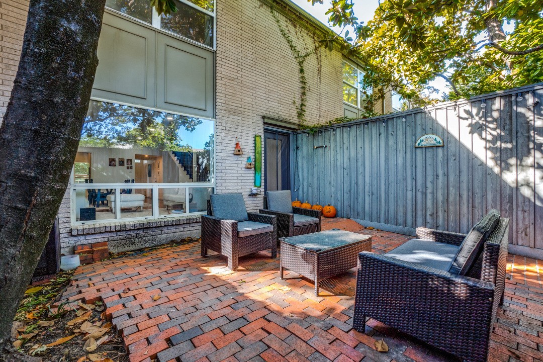 7430 W Northwest Highway 9