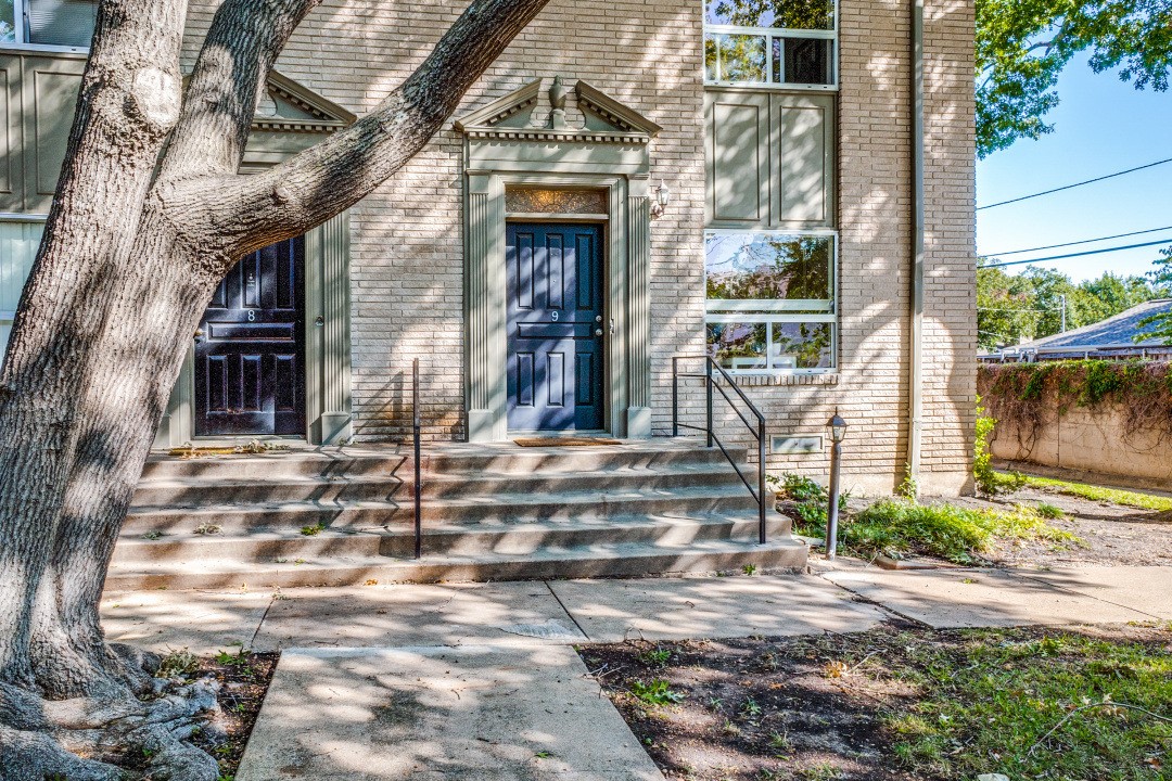 7430 W Northwest Highway 9