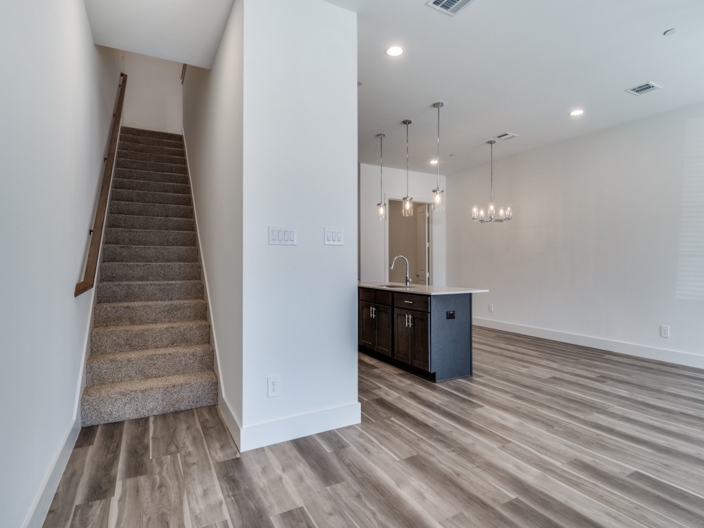 804, 810, 818, 820 Eagles cliffe Landing