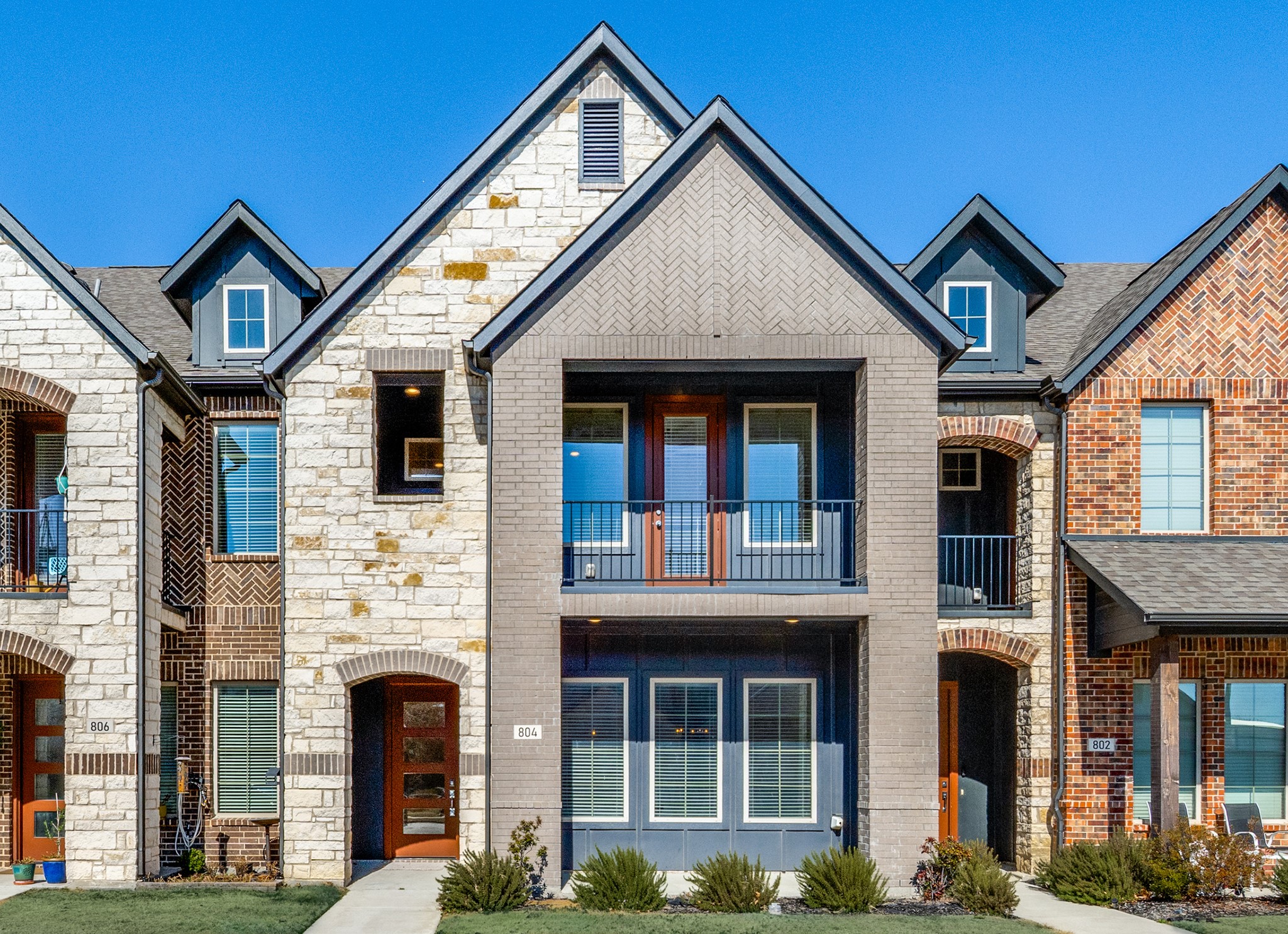 804, 810, 818, 820 Eagles cliffe Landing