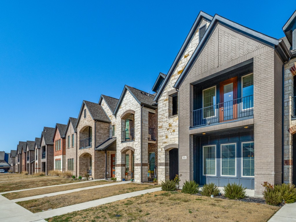 804, 810, 818, 820 Eagles cliffe Landing