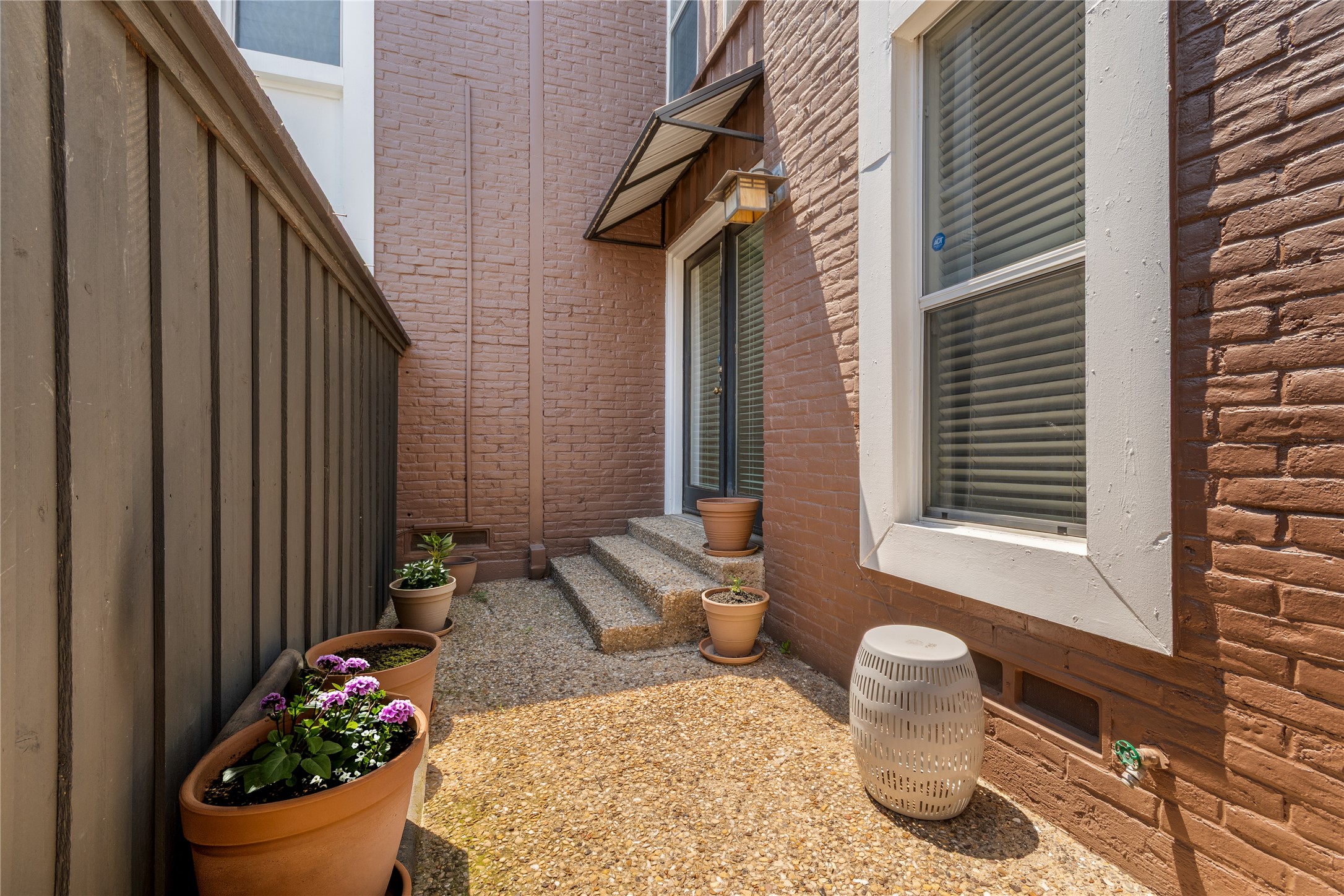 5928 Sandhurst Lane 127
