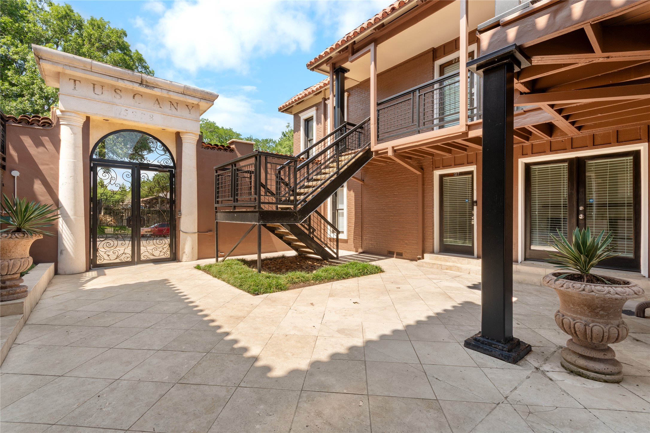 5928 Sandhurst Lane 127