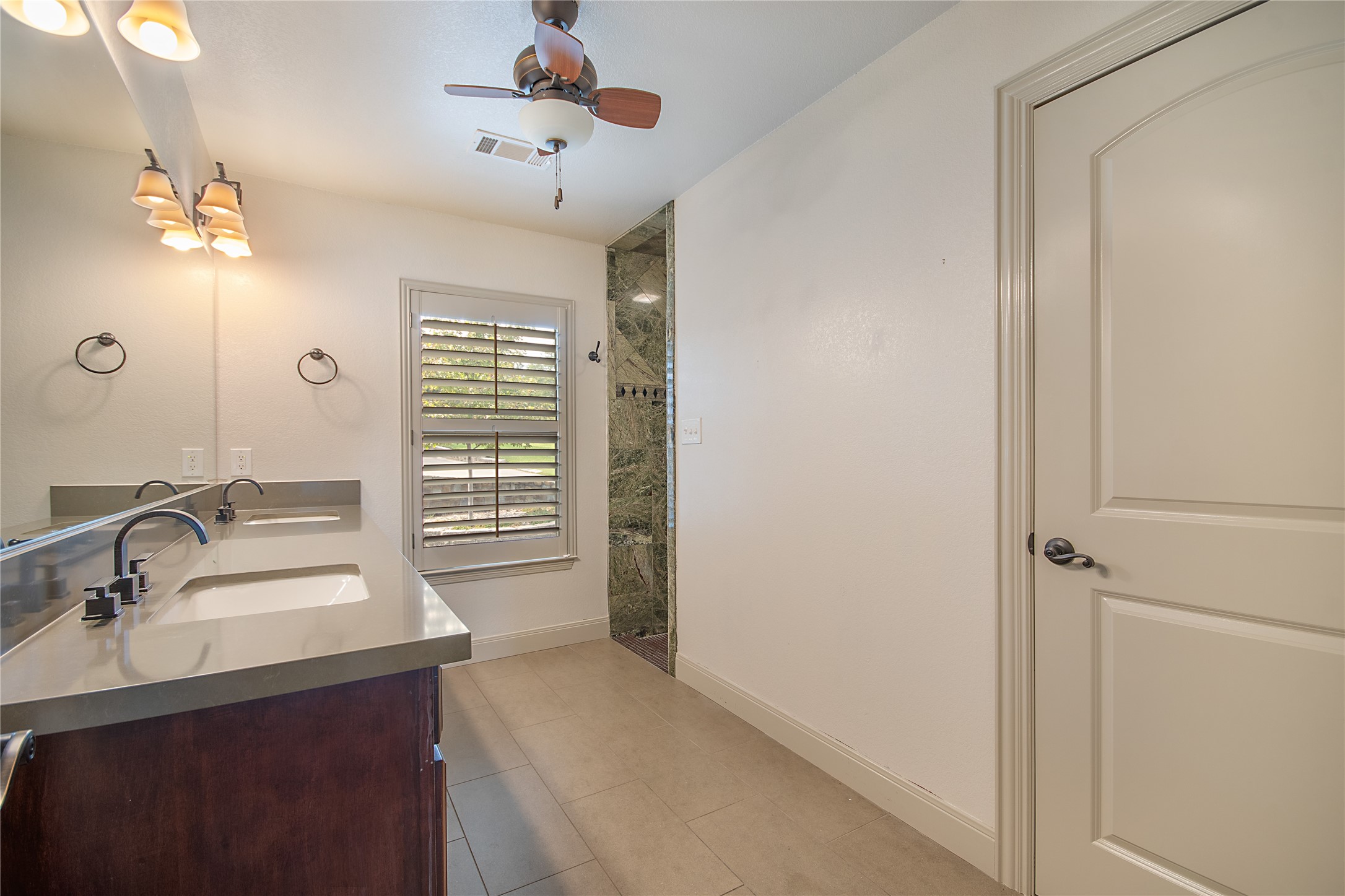 1227 Kiowa Drive W