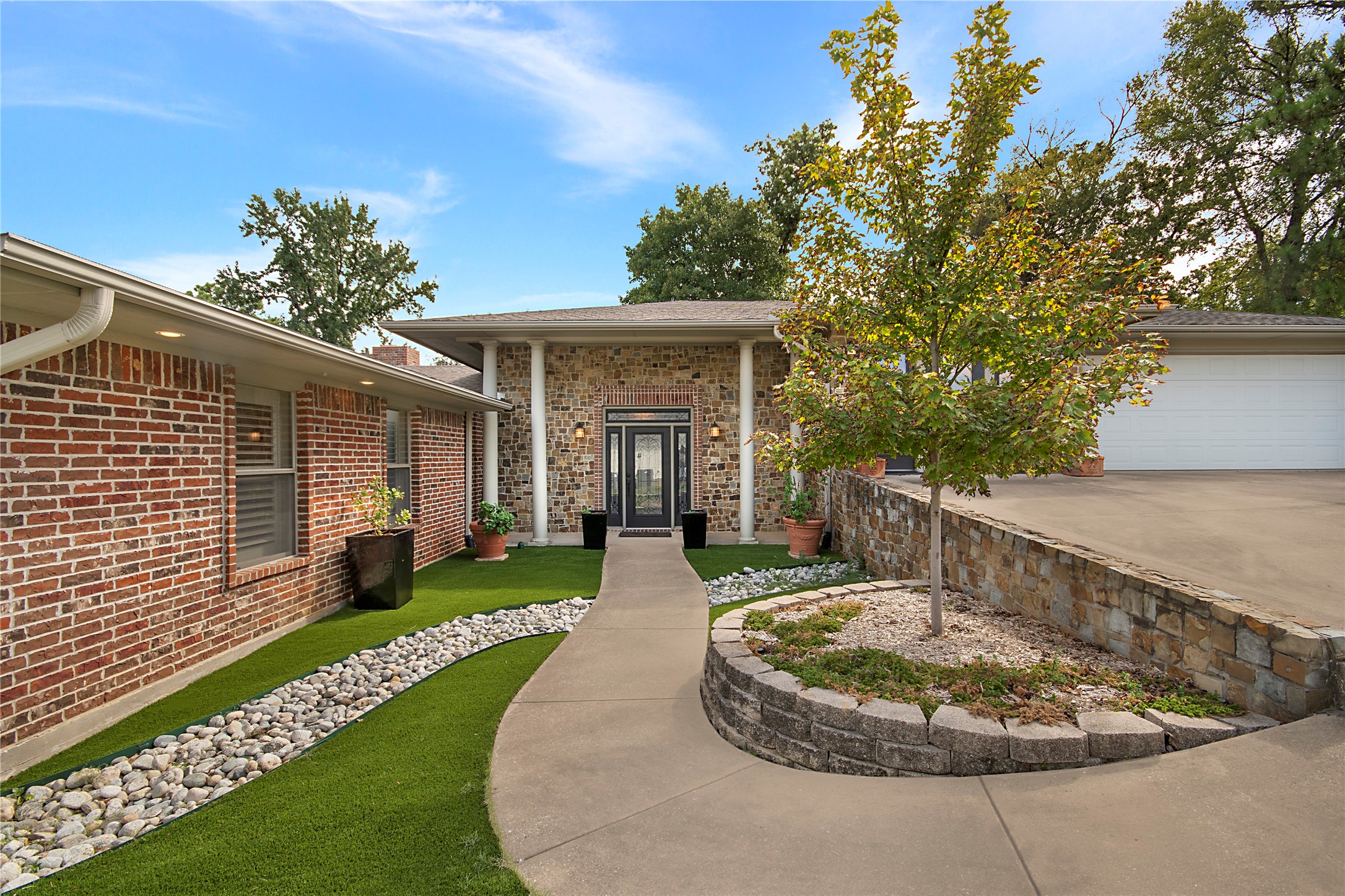 1227 Kiowa Drive W