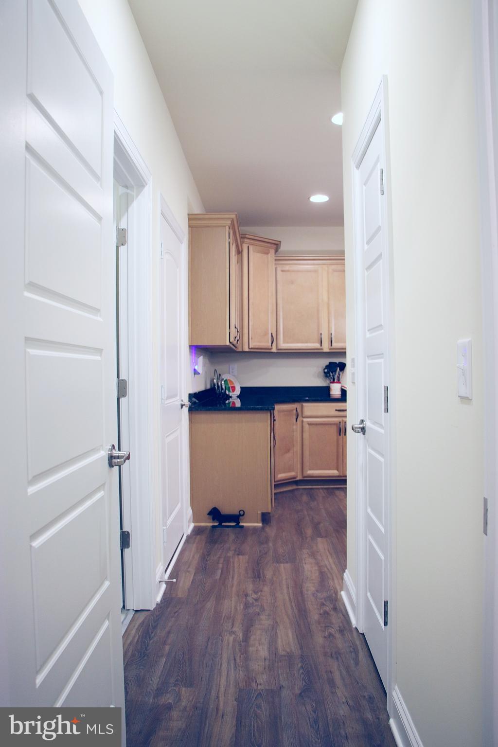 435 Gladys St