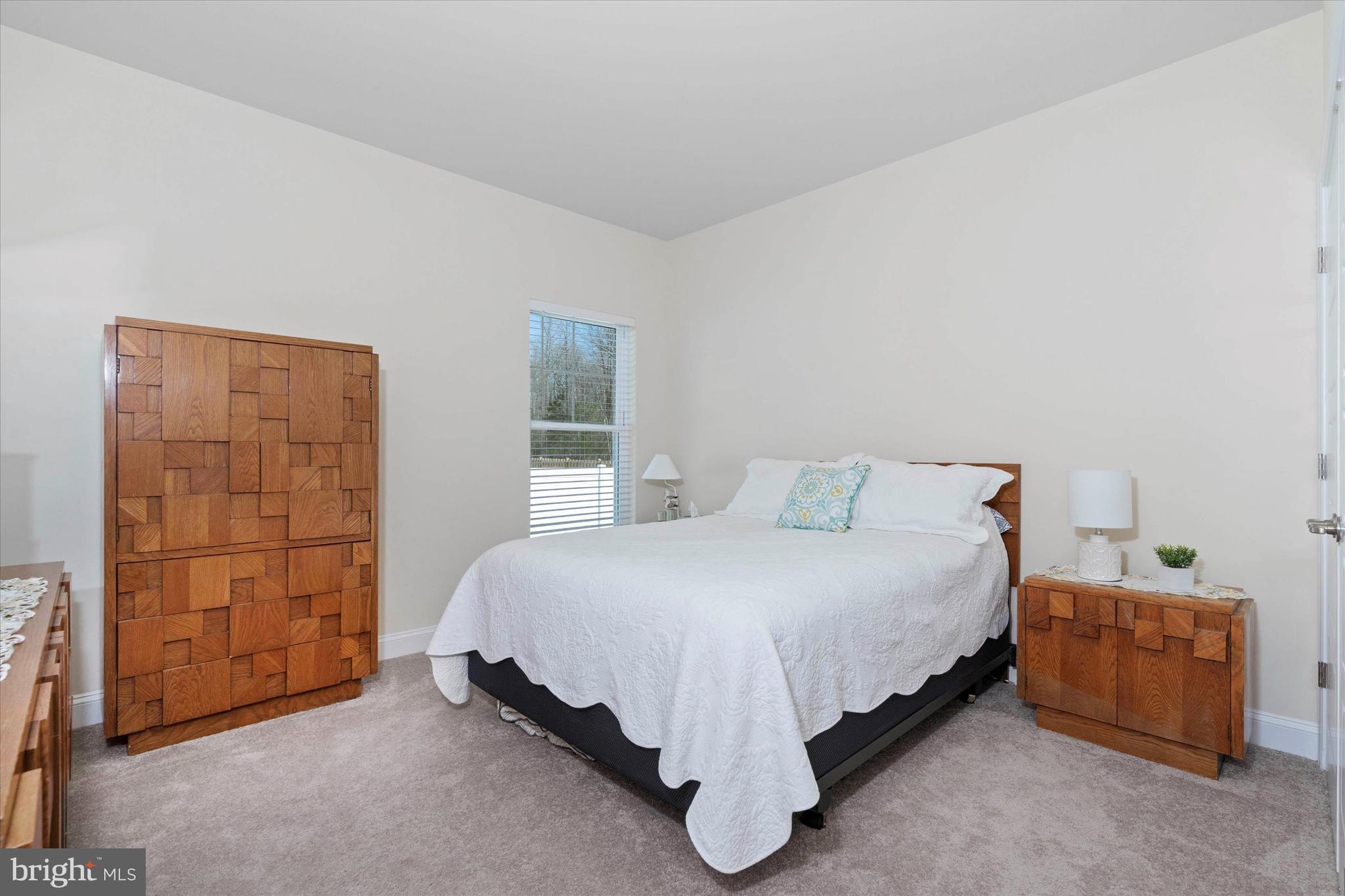 435 Gladys St
