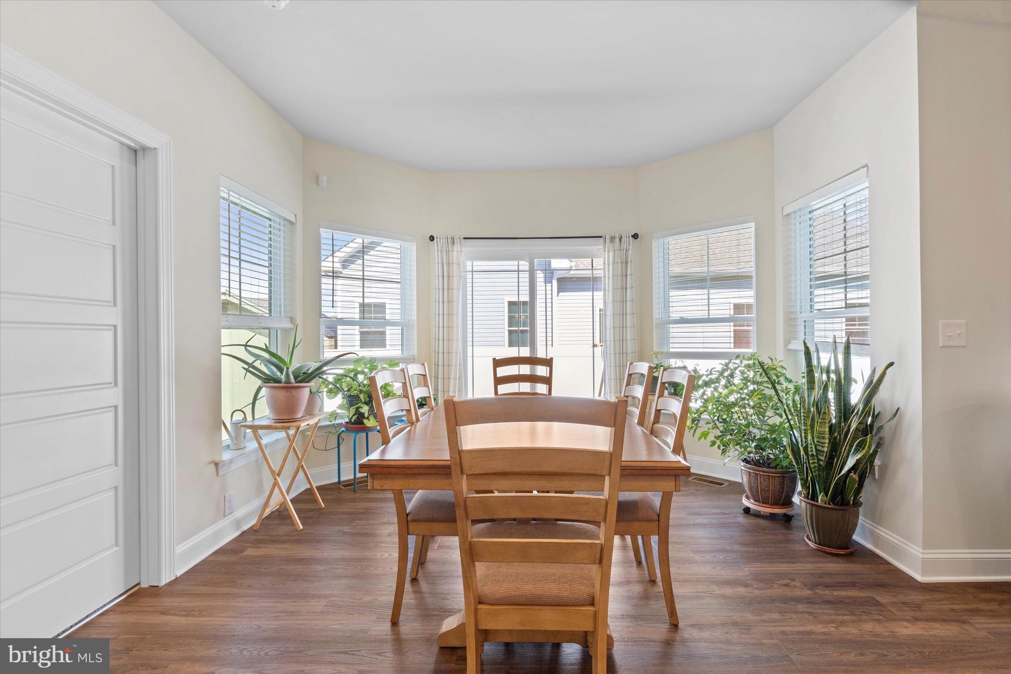 435 Gladys St
