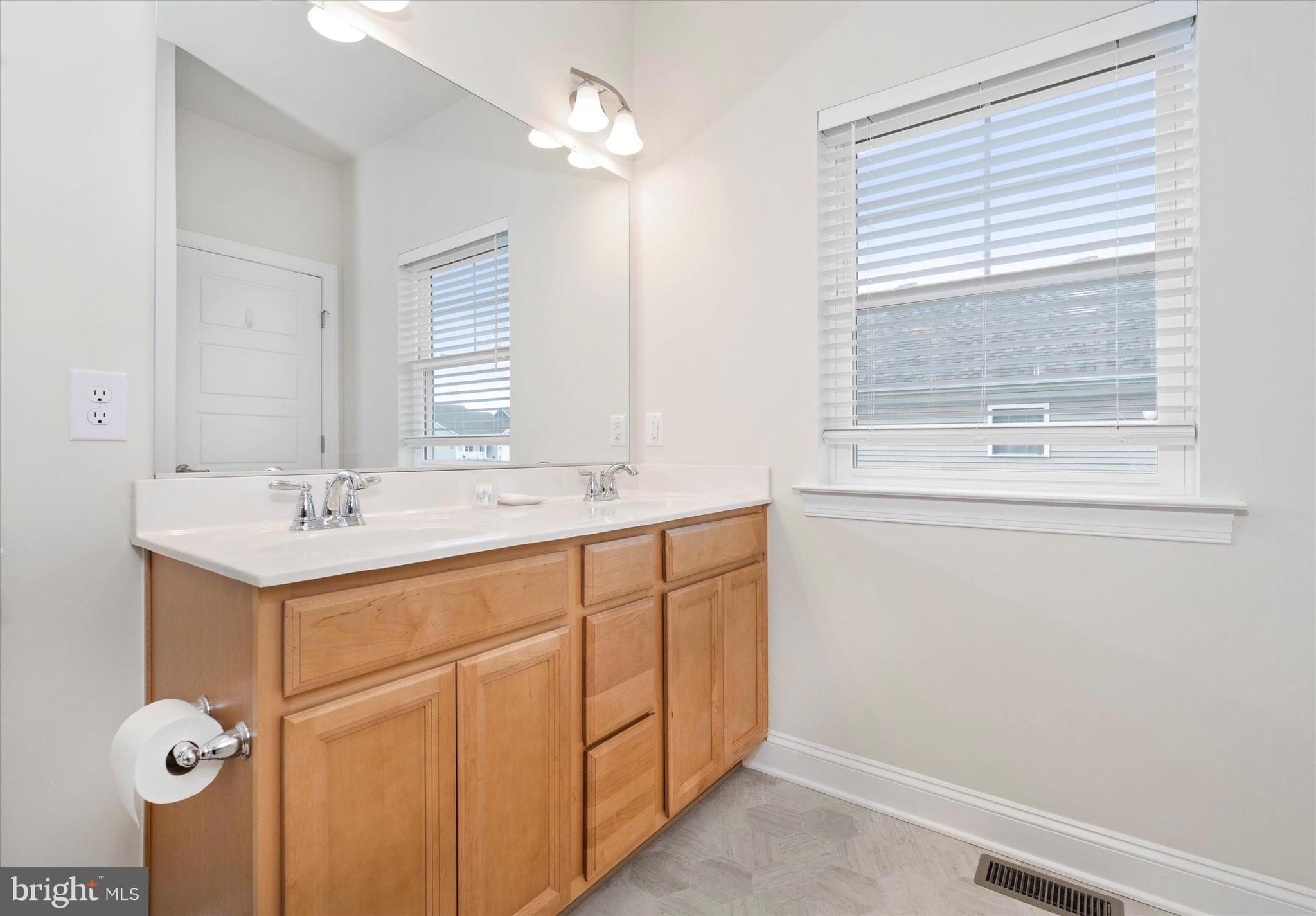 435 Gladys St