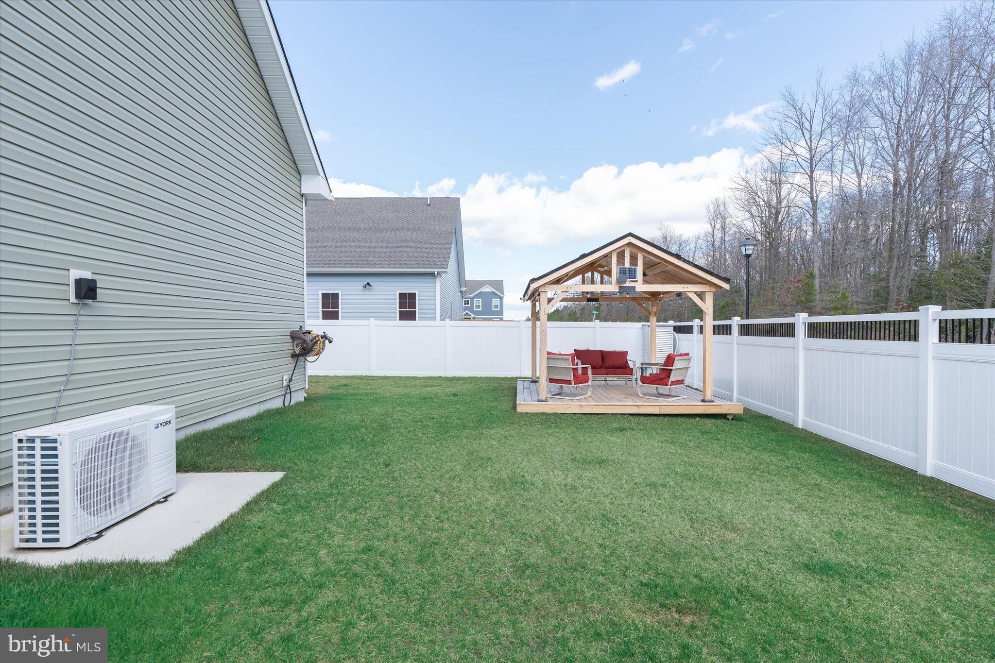 435 Gladys St