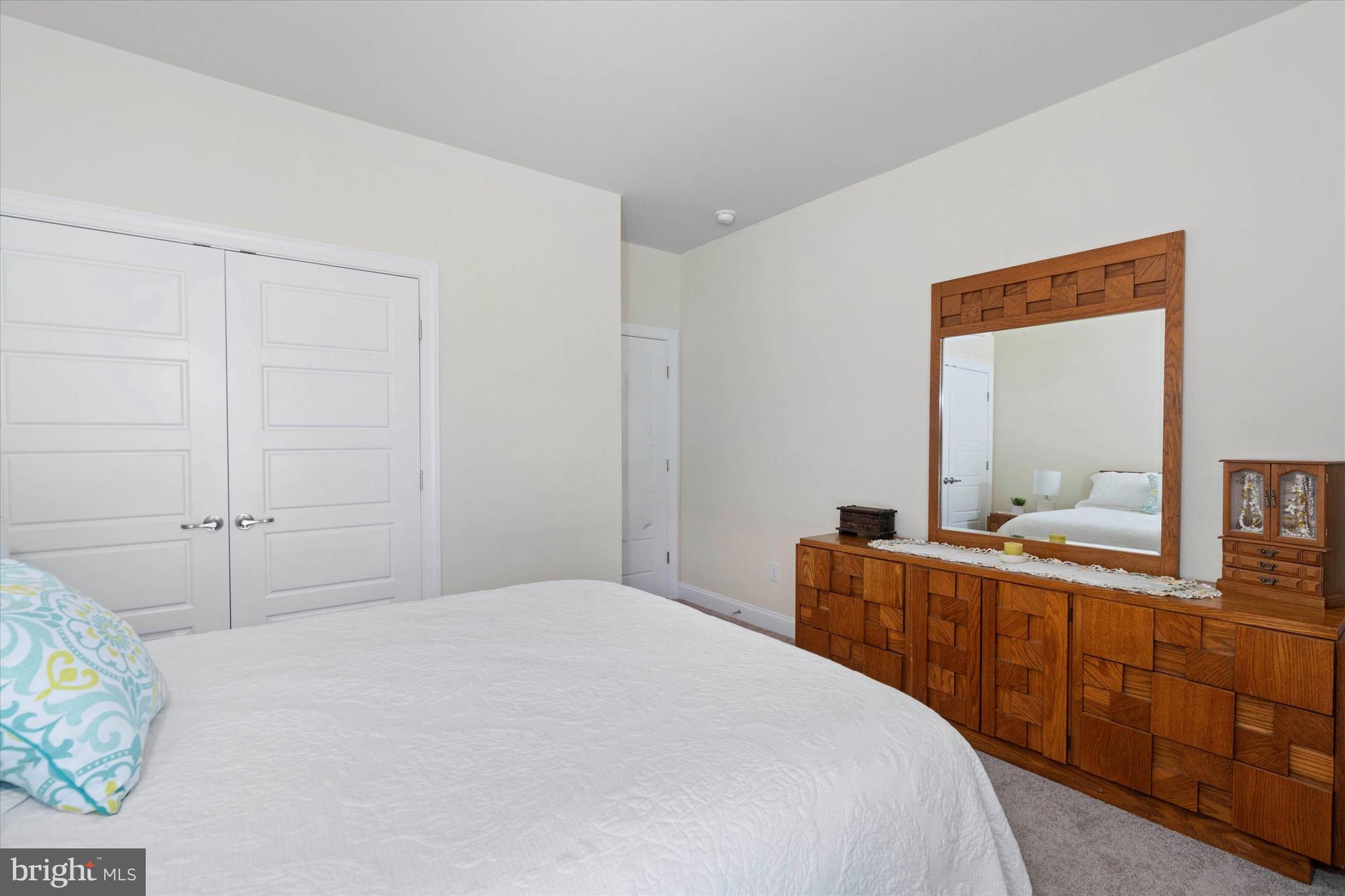 435 Gladys St