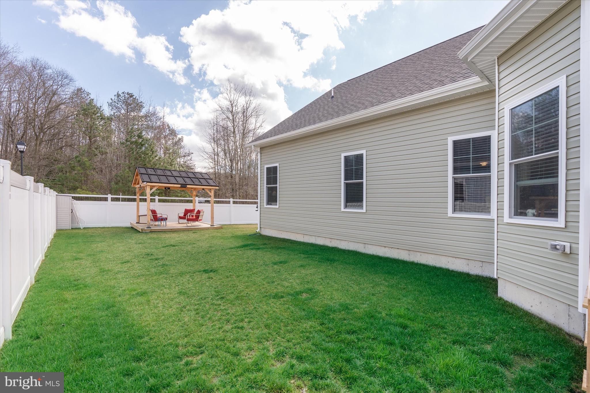 435 Gladys St