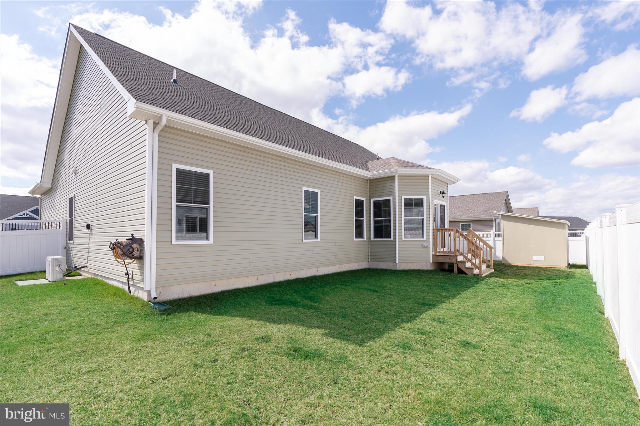 435 Gladys St