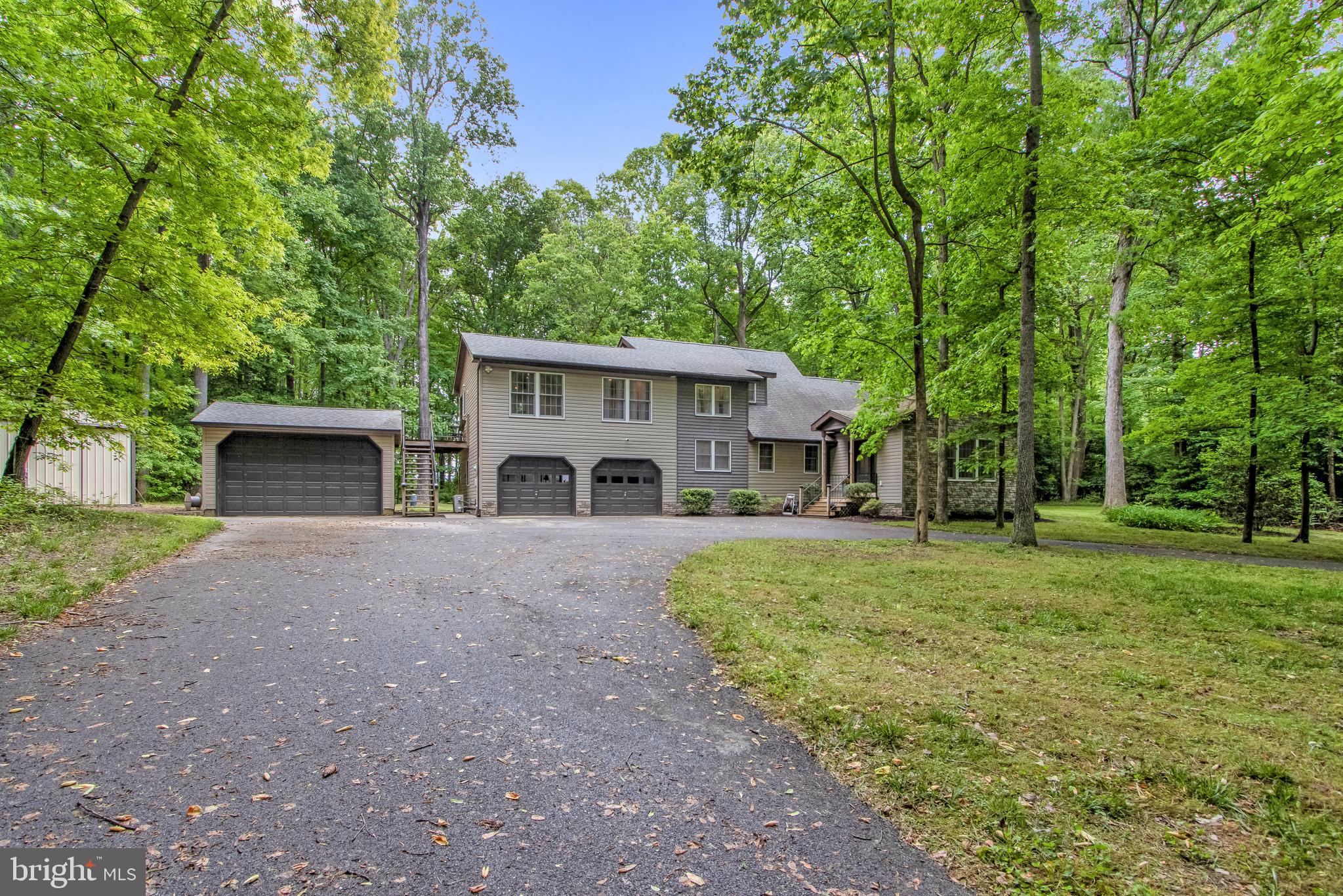 24505 Holly Acres Ln