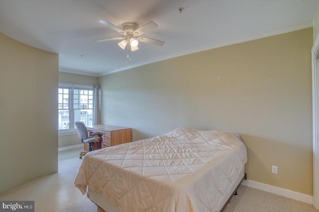 110 ANGLERS ROAD 204